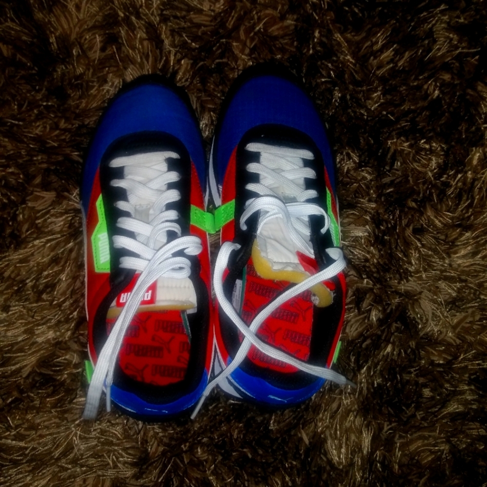 Boys grade school tennis shoes